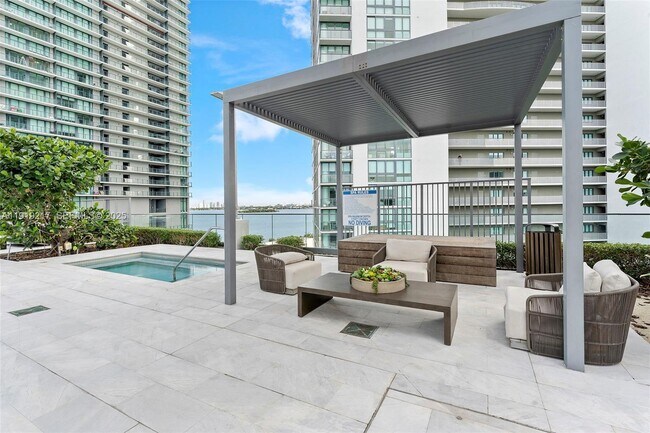 Building Photo - 3131 NE 7th Ave