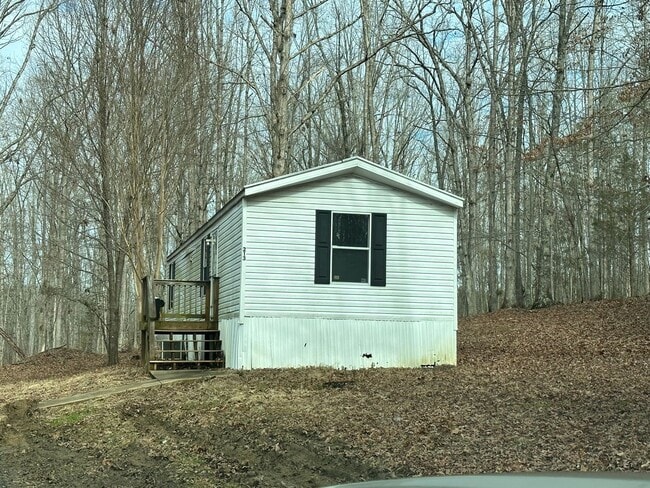 Building Photo - Two bedroom single wide on private lot off...