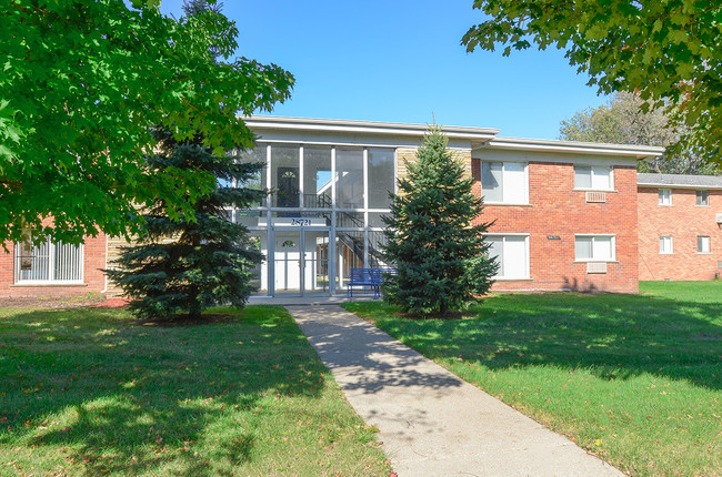 Primary Photo - Lakeshore Apartments