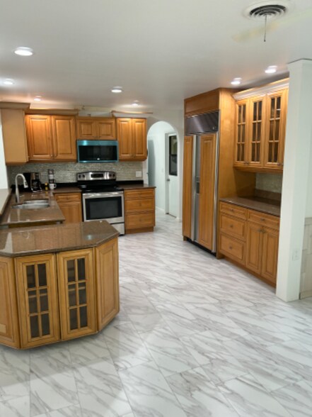 Building Photo - 1313 Mango Ave