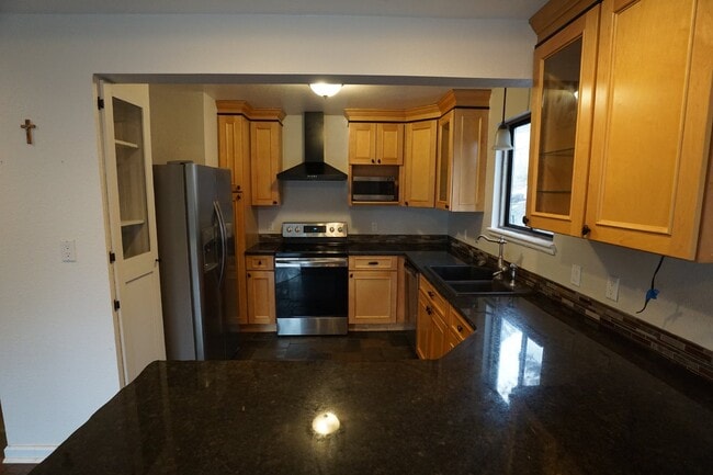 Building Photo - Charming 3 Bed, 2 Bath Rental in Morrison/...