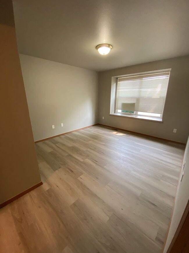 Building Photo - Plum110 (CWP)
