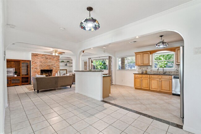 Building Photo - 9214 Bronco Dr