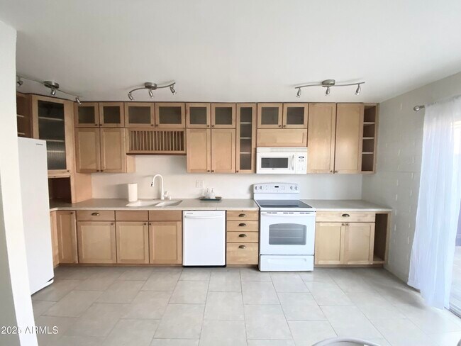 Building Photo - 3638 E Monterosa St