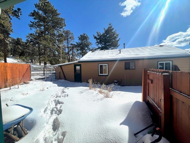 Building Photo - 25891 Vosler St