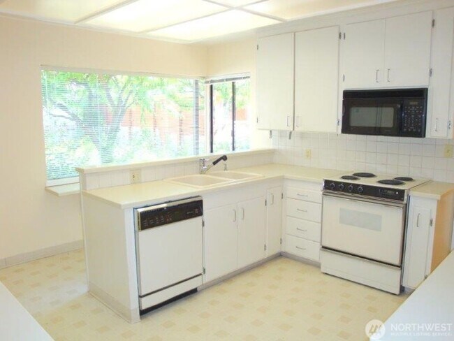 Building Photo - 5Bd/2.75Ba Seattle Home