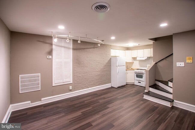 Building Photo - 919 Pine St