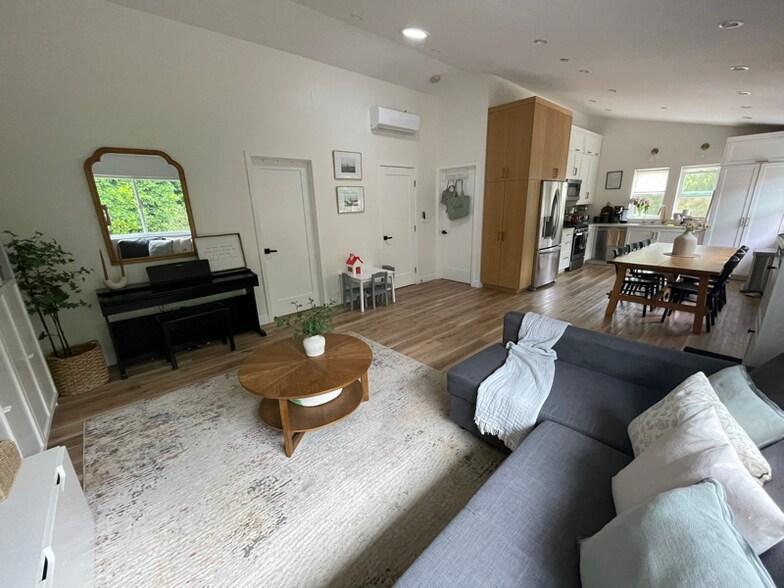 Building Photo - 2130 Lemon Ave