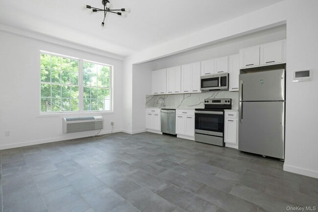 Building Photo - 962 US-9W