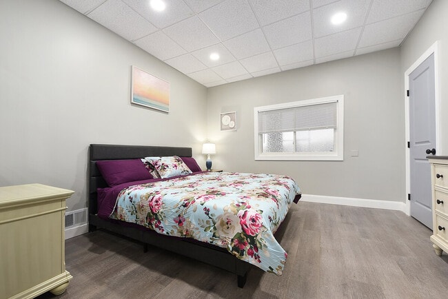 Building Photo - 155 Labelle St