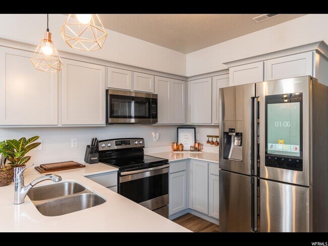Building Photo - 14487 S Quill Dr