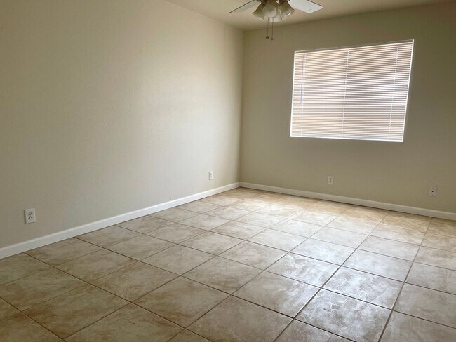 Building Photo - READY NOW! 3+2 with garage and large fenced backyard