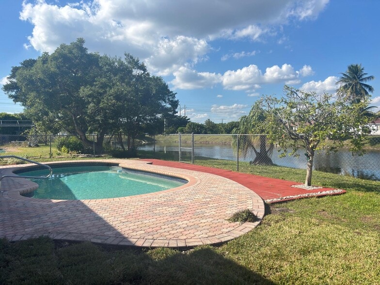 Building Photo - 10935 Gable St