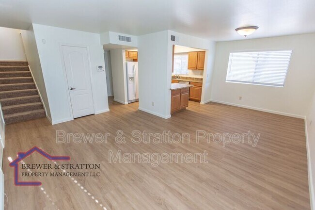 Building Photo - 303 N Miller Rd