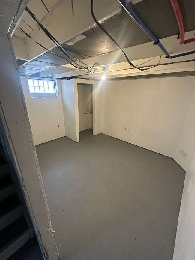 Building Photo - 15675 Lappin St