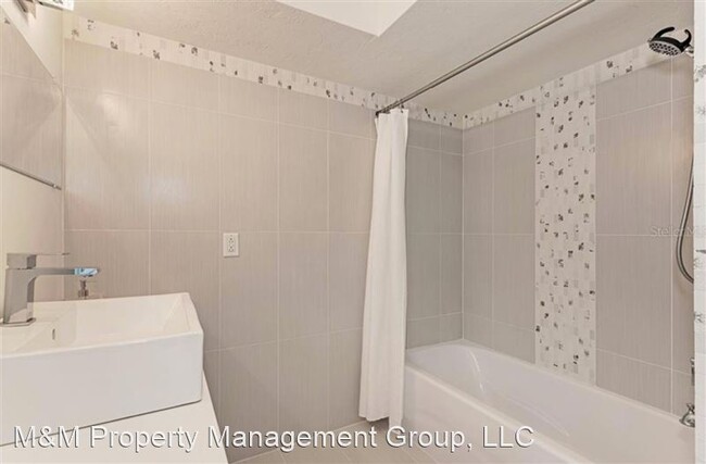 Building Photo - 7692 Cove Terrace