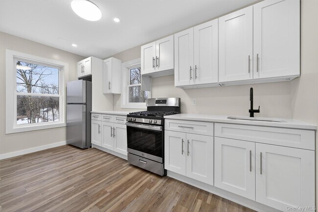 Building Photo - 303 Main St