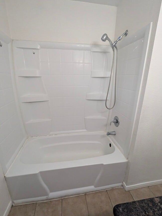 Building Photo - 4 Bed / 3 Bath with bonus room - Single Story Home in El Cajon