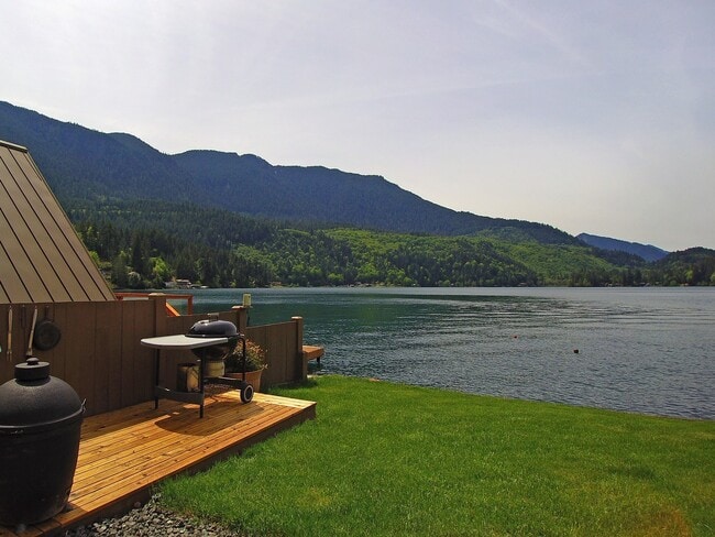 Building Photo - Lake Sutherland Home For Lease!