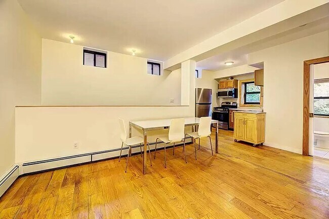 Building Photo - Ninth Avenue