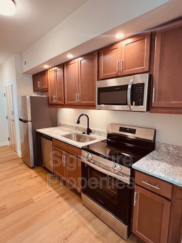 Building Photo - 712 High St