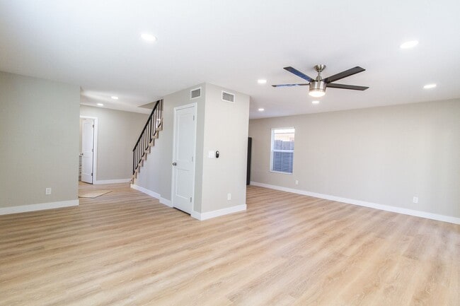 Building Photo - North East Mesa 3 bed 2.5 bath - Beautiful Interior Remodel!! AVAILABLE NOW!