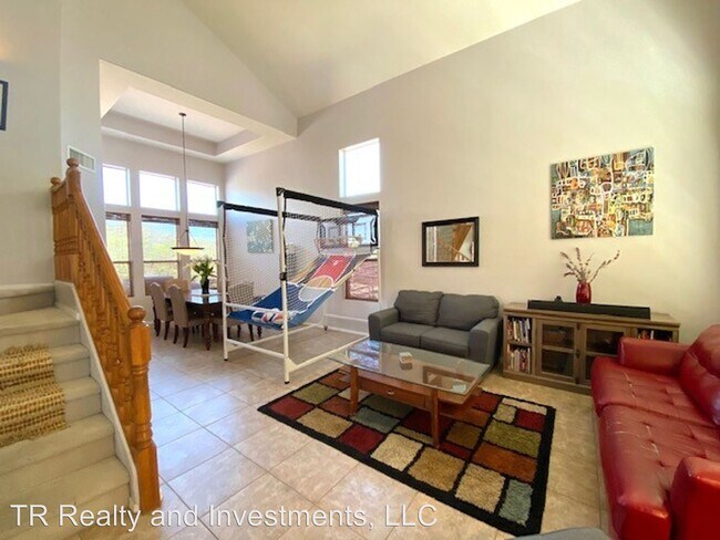 Building Photo - 5 br, 3 bath House - 372 Camino De las Casita