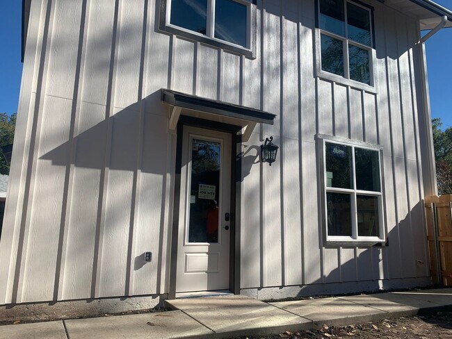 Building Photo - 149 W 21st St