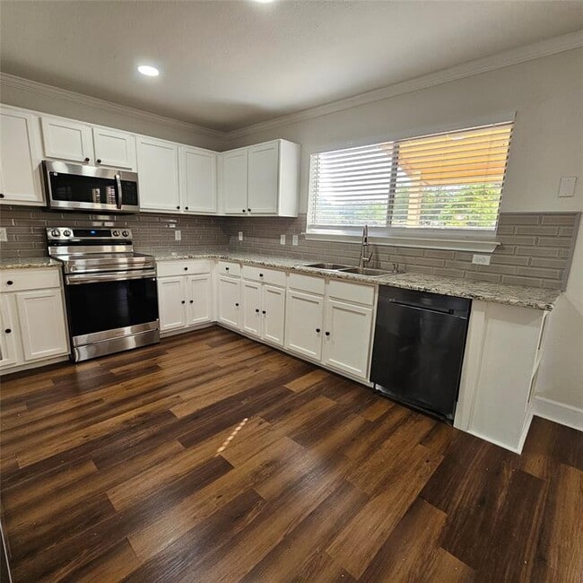 Building Photo - 109 Sydney's Way