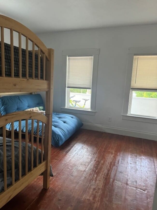 Building Photo - School Street