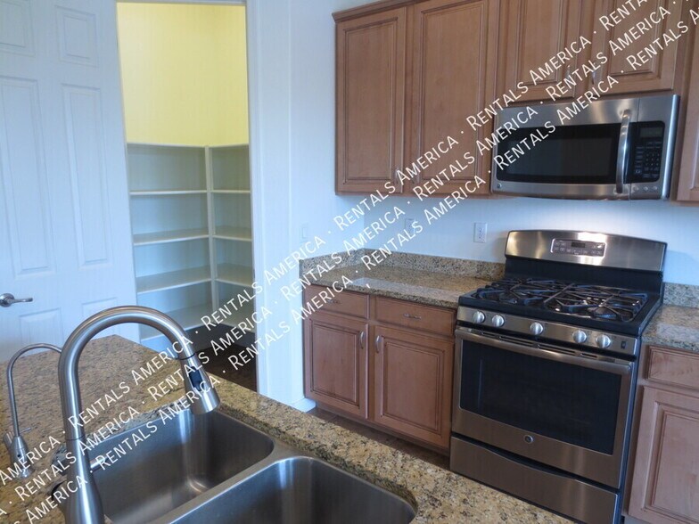 Building Photo - 1133 E Buckingham Ave