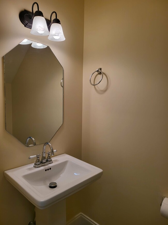 Building Photo - 316 Rowlette Cir