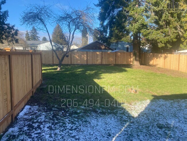 Building Photo - Charming Rambler 2-Bedroom Home with Fully Fenced Yard in Bremerton!