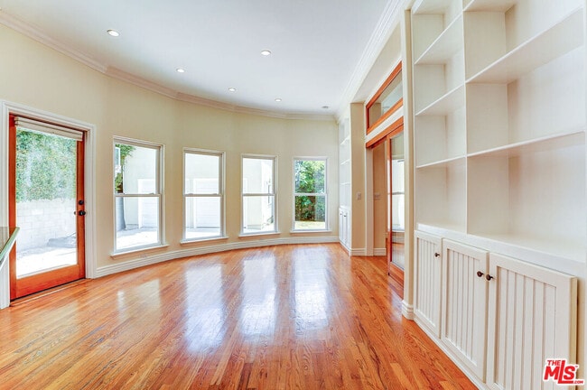 Building Photo - 10450 Ilona Ave