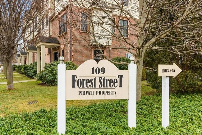 Building Photo - 109 Forest St