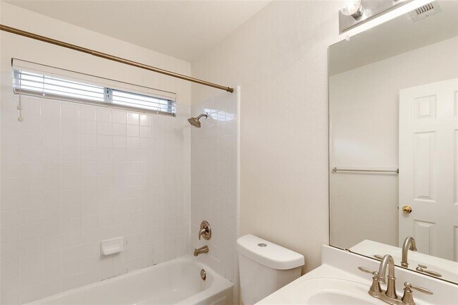 Building Photo - 13806 Greinert Dr