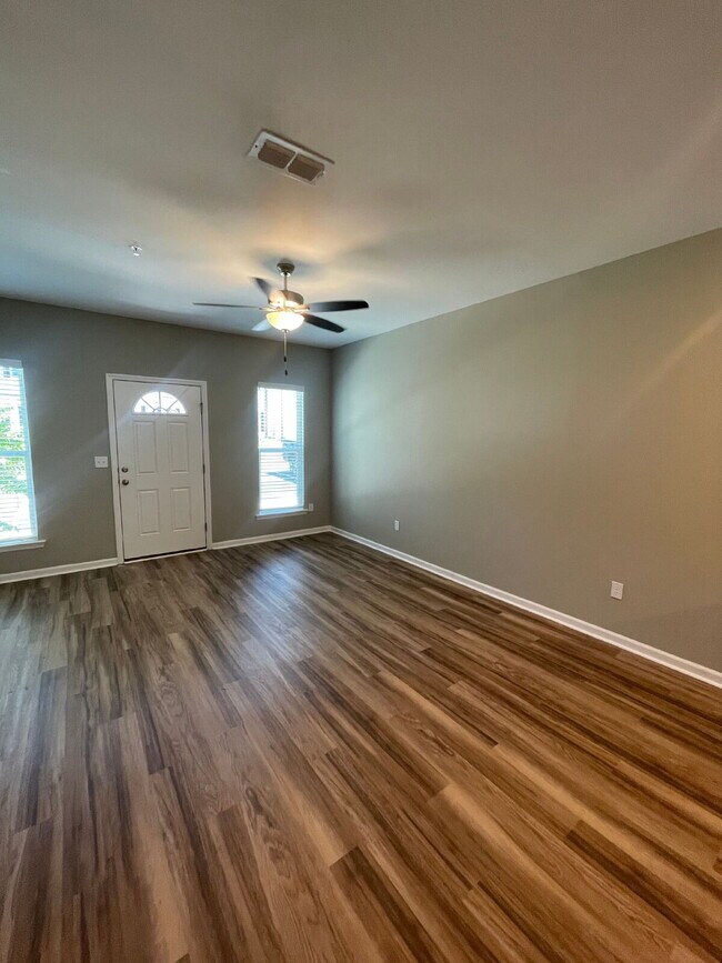 Building Photo - 2248 Del Carmel Way