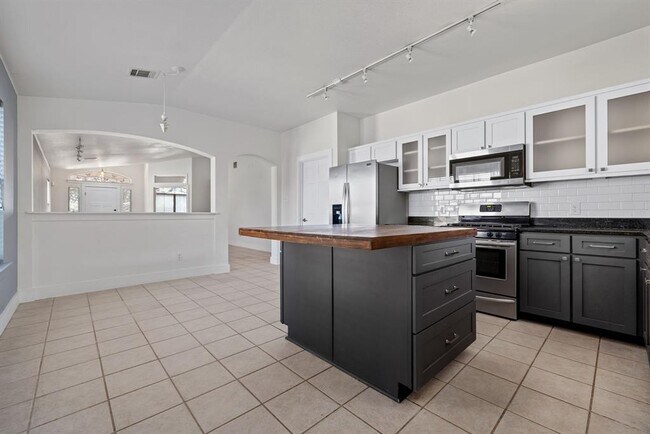 Building Photo - 9324 Muskberry Cove