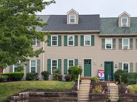 Building Photo - 425 Deerfield Dr