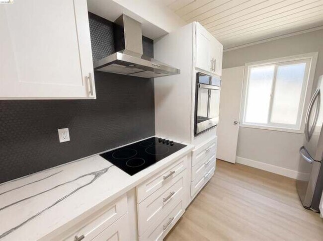 Building Photo - 2361 Oakmont Dr