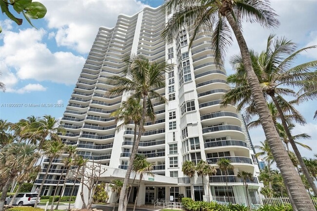 Building Photo - 16711 Collins Ave