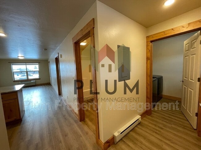 Building Photo - 1245 Waverly St