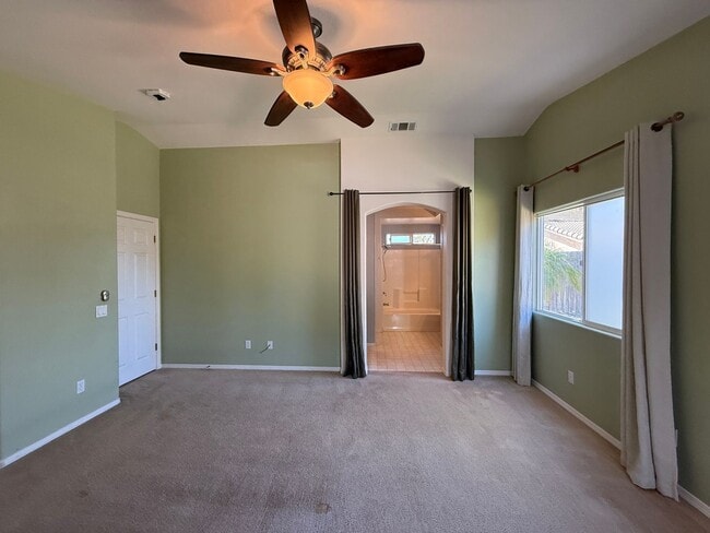 Building Photo - Spacious Single Story 4 Bedroom, 2 Bathroo...
