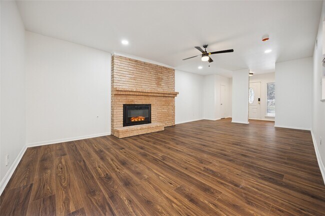 Building Photo - 705 Harold St