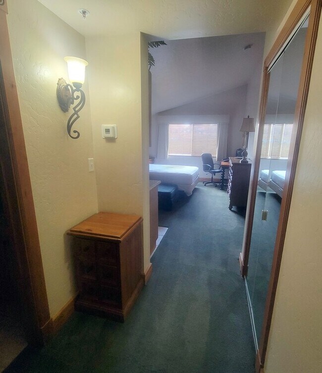 Building Photo - 840 Bigler Ln