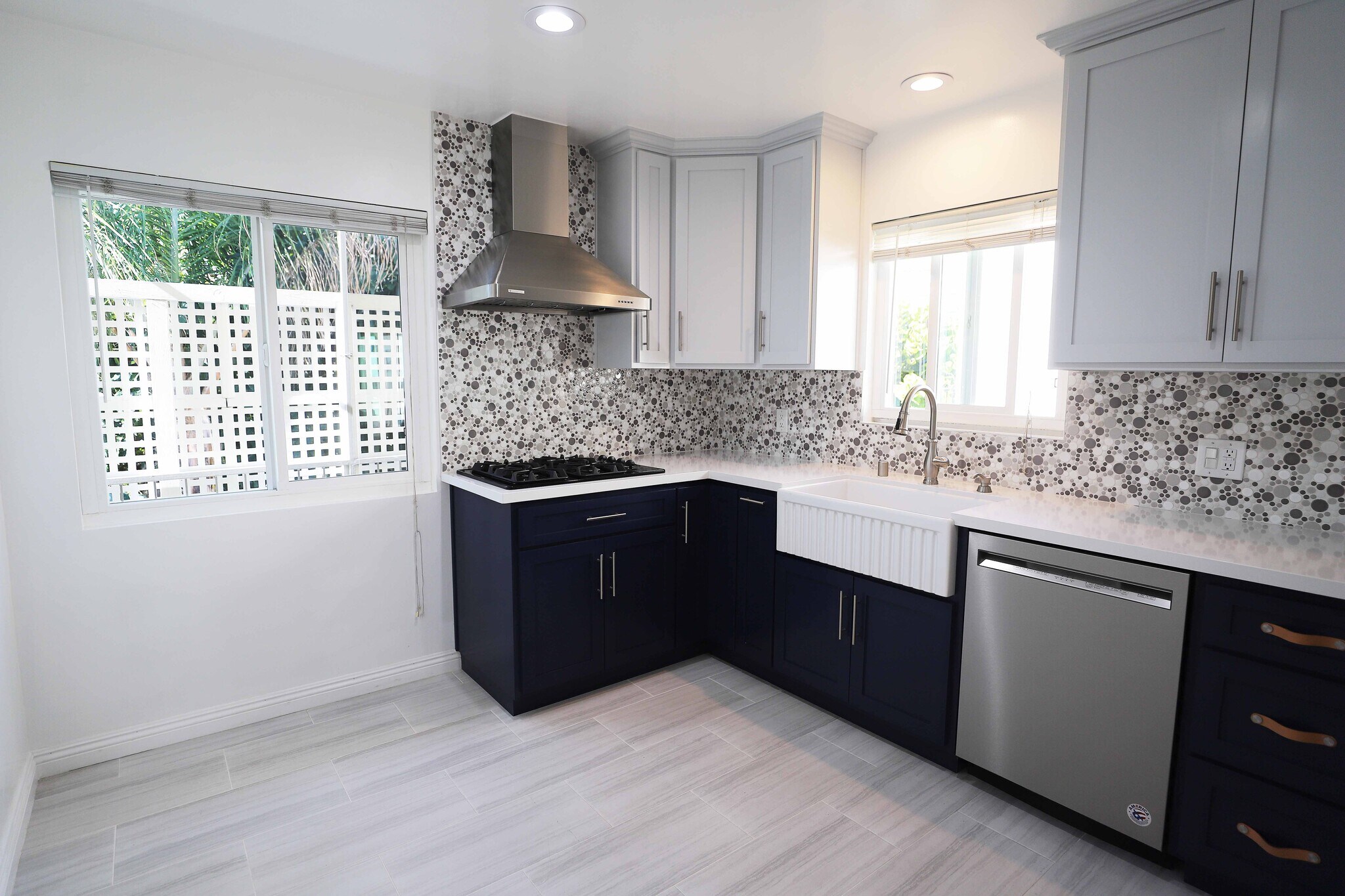 Building Photo - 1025 S Sherbourne Dr