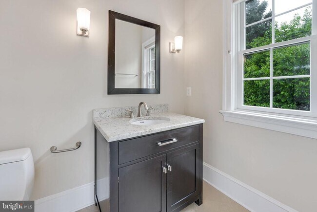Building Photo - 2233 Van Buren Ct