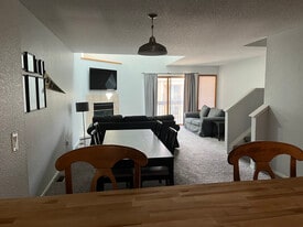 Building Photo - 2823 Springdale Ln