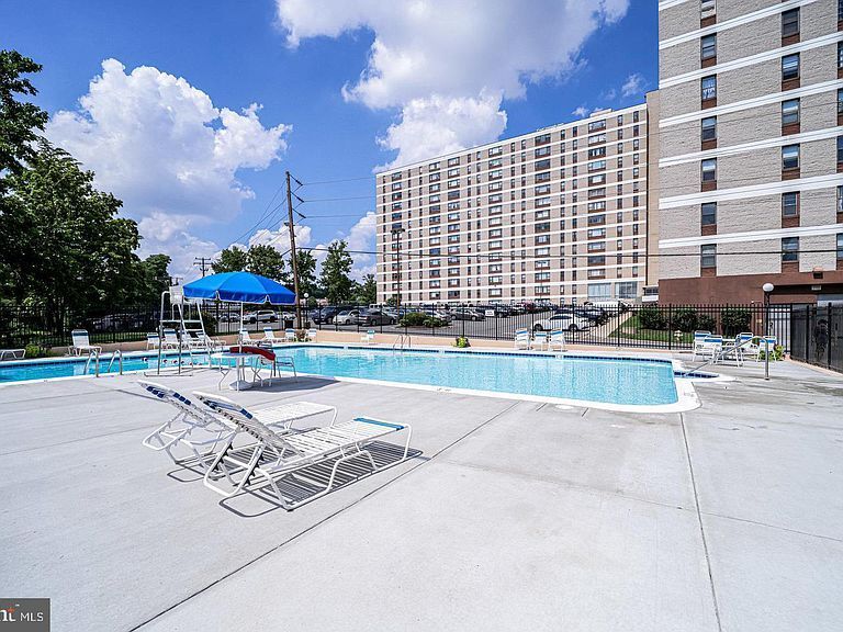 Swimming Pool - 4600 Duke St