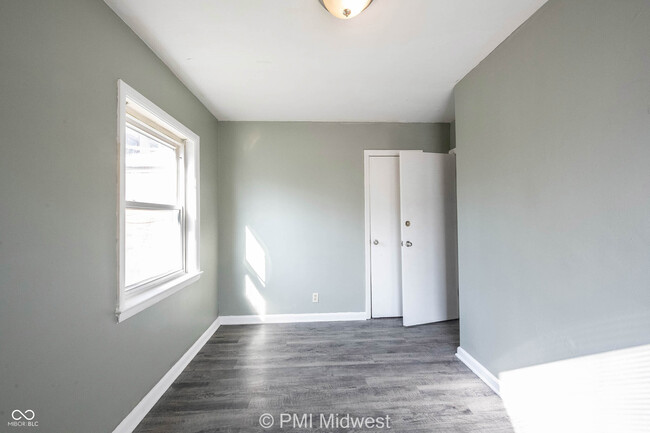 Building Photo - 3725 N Sherman Dr